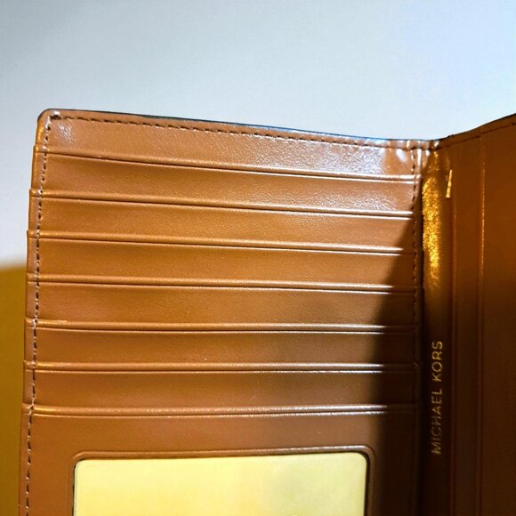 Michael Kors Women's Brown/Red/Pink Logo Bedford Medium Passport Wallet NWOT - Picture 6 of 11